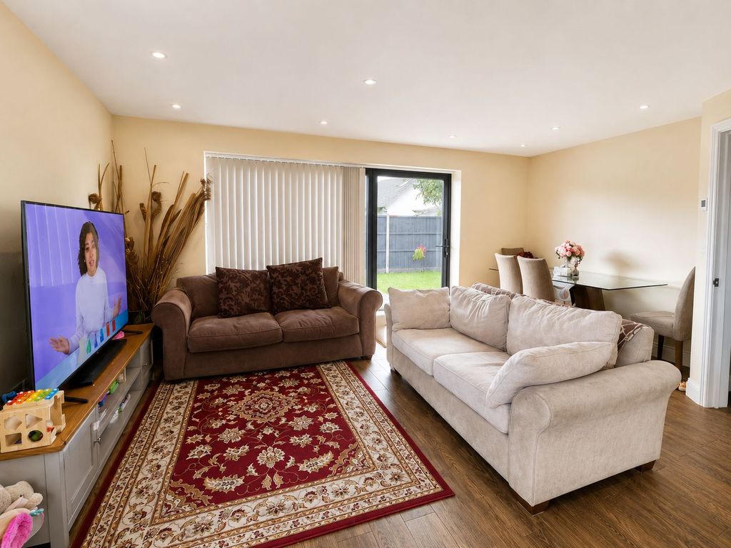 Property photo 2 of 8
