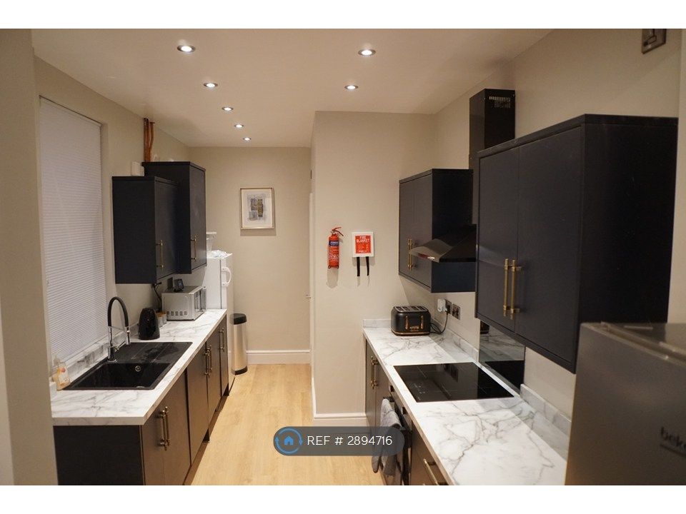 Property photo 1 of 9 Kitchen