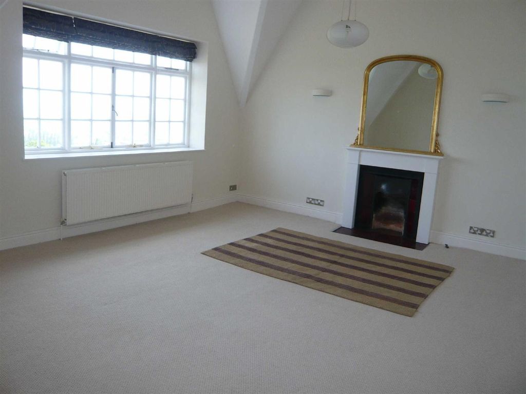 Property photo 2 of 6 Lounge.Jpg