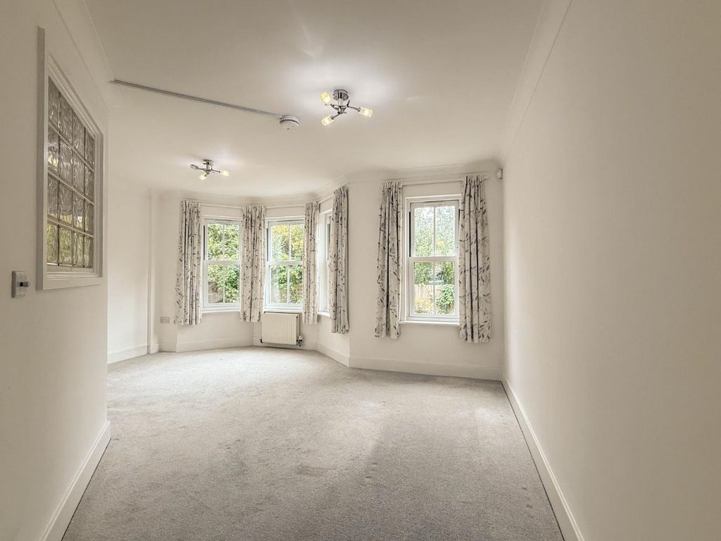 Property photo 2 of 19 20251007_125745180_0.0.Jpg