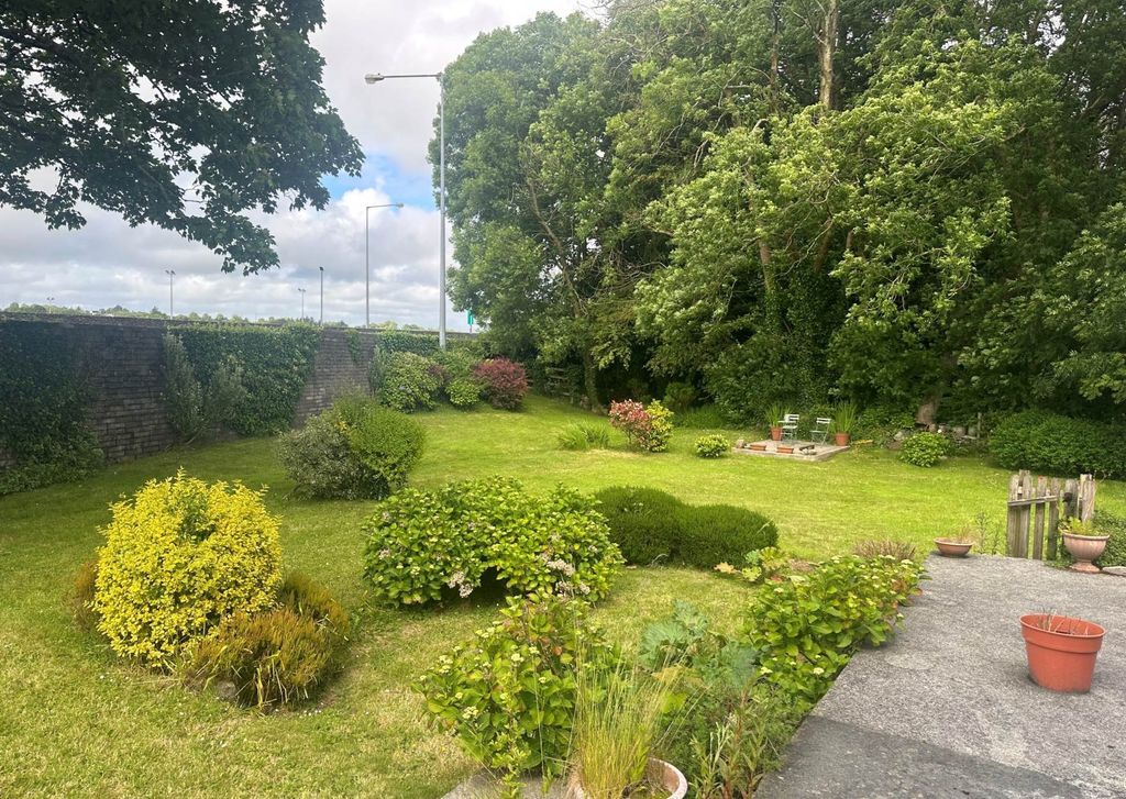 Property photo 3 of 12 <Alttext/>
