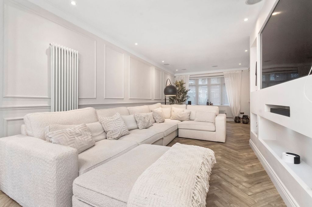 Property photo 3 of 53