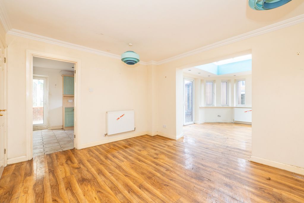 Property photo 2 of 14 Picture No. 04