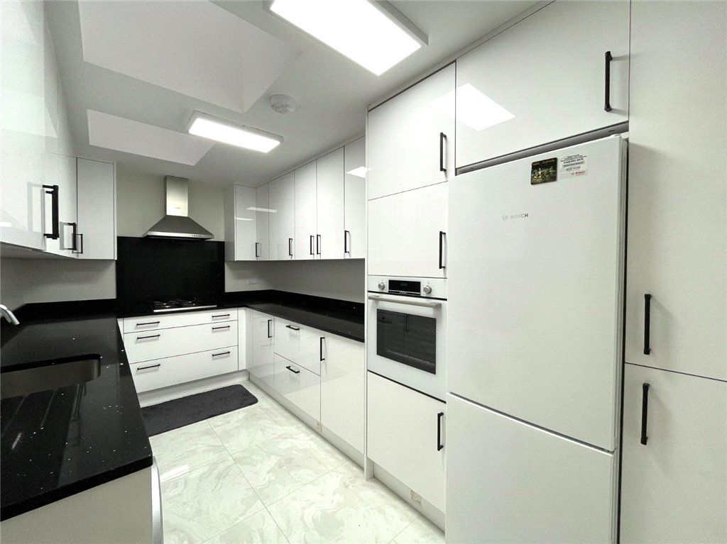 Property photo 2 of 9 Kitchen