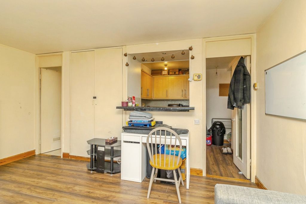 Property photo 3 of 16 Pbox-Img.Jpg