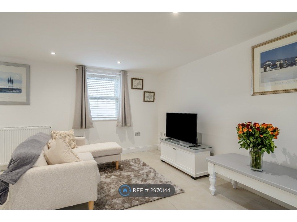 Property photo 2 of 10 Ground Floor
