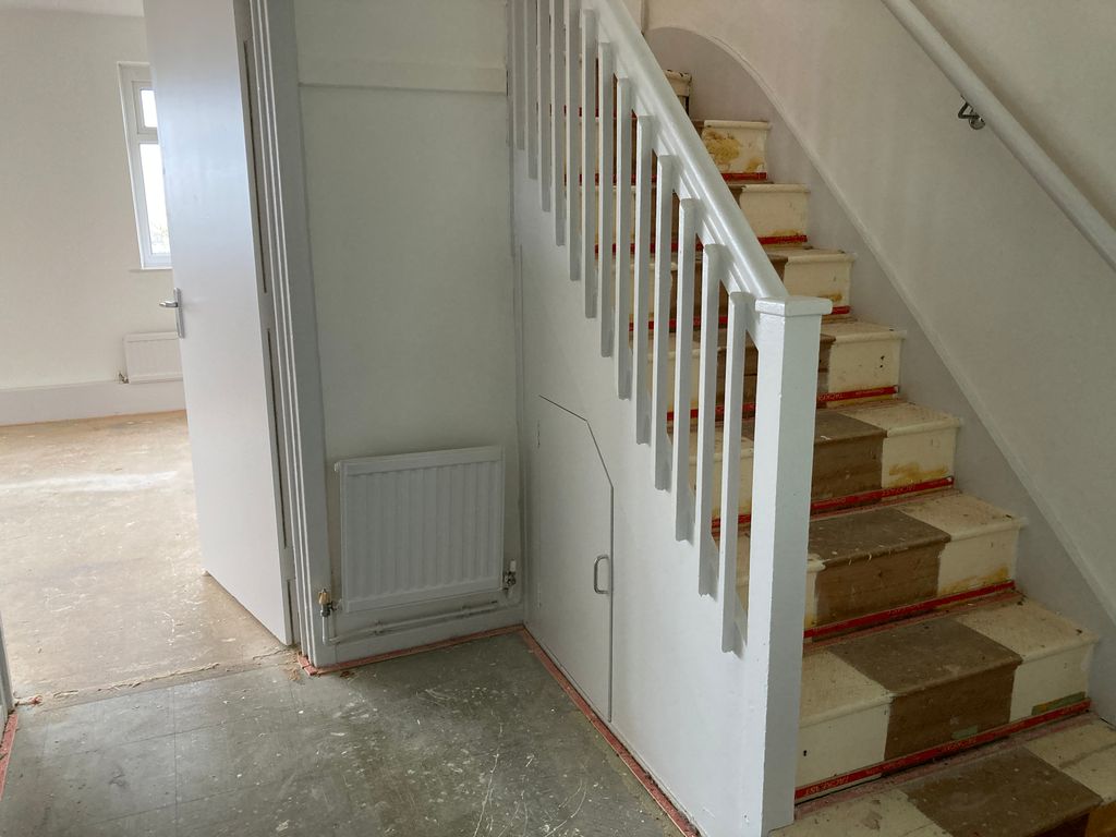 Property photo 3 of 5 Hallway