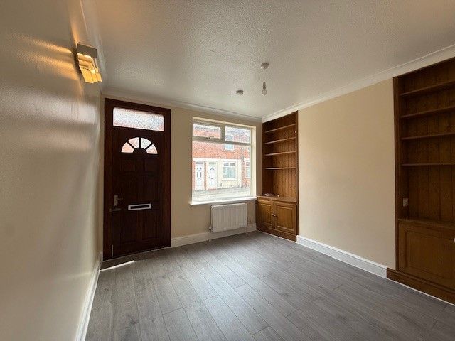 Property photo 1 of 12 Lounge