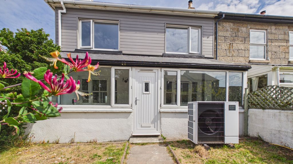 Property photo 1 of 10 3 Bedroom End Terraced House For Sale