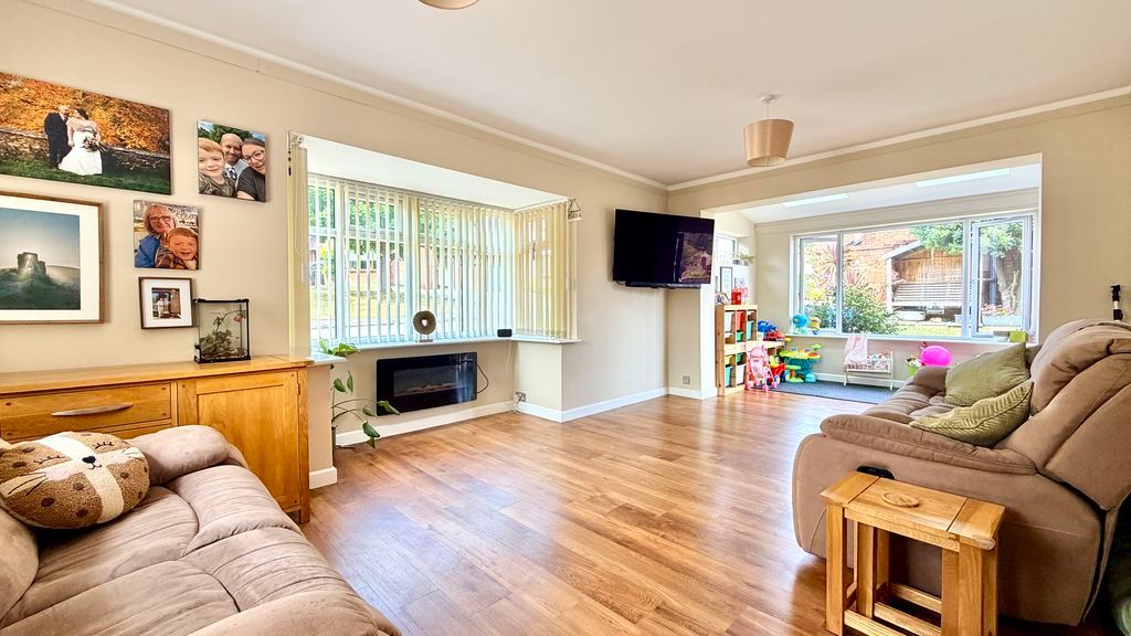 Property photo 3 of 15 Sitting Room