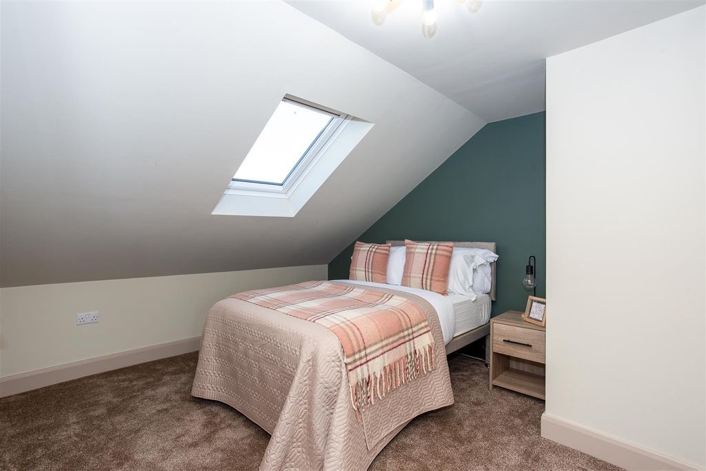 Property photo 1 of 12 Gordon Road-1 (1).Jpg