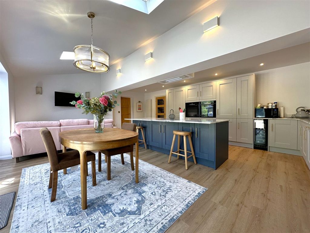 Property photo 2 of 29 Fabulous Open-Plan Living Space 140