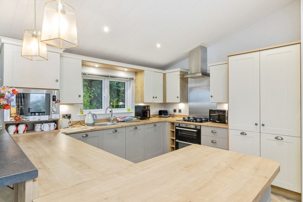 Property photo 2 of 40 Pbox-Img.Jpg