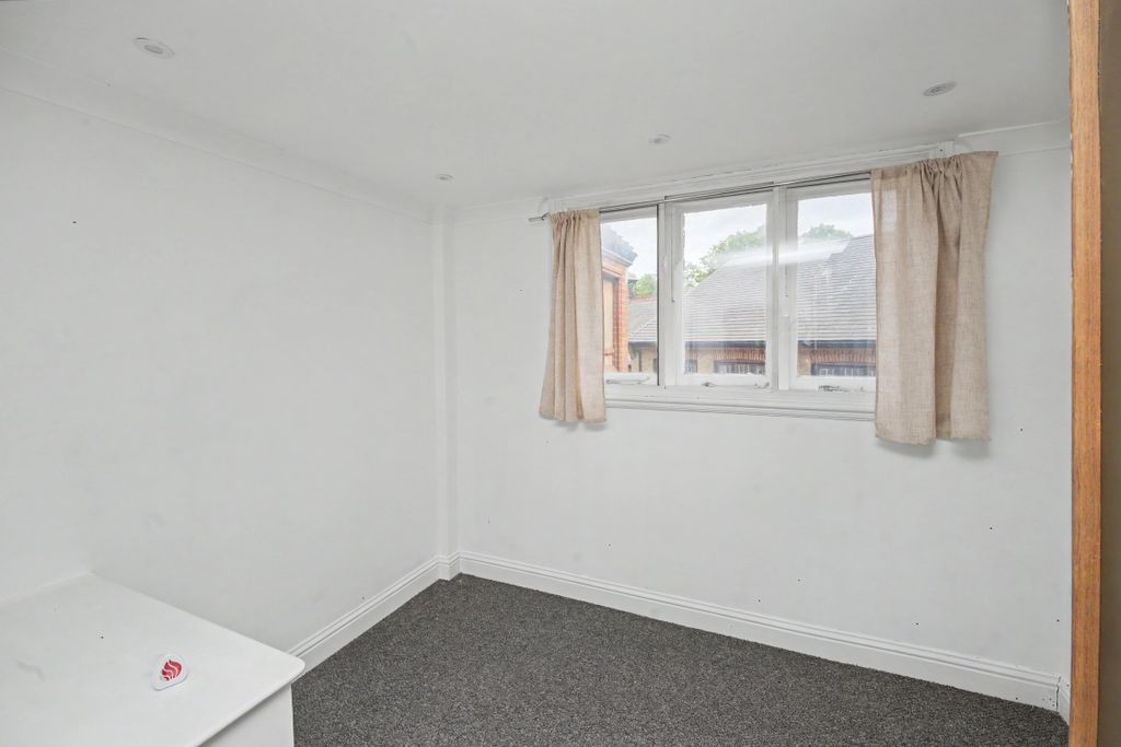 Property photo 2 of 13 Flat 12, The Clock House, 83 Tweedy Road, Bromley, Kent, Br1 1Rp