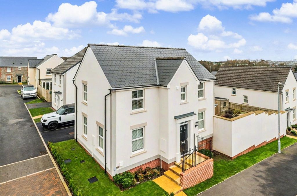 Property photo 1 of 15 1 - Front