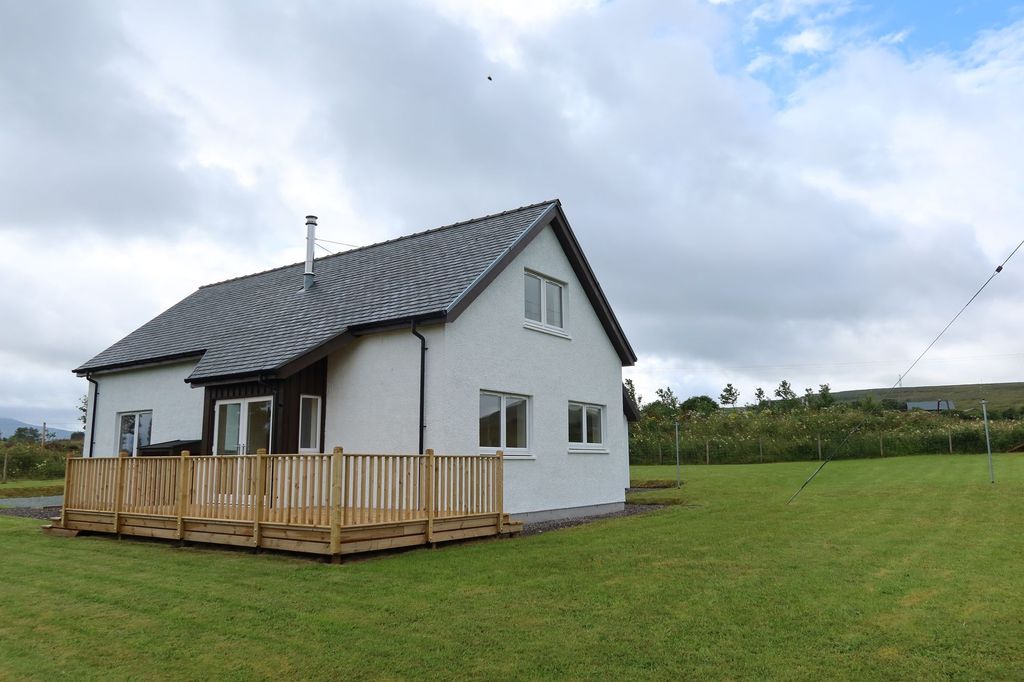 Property photo 2 of 64