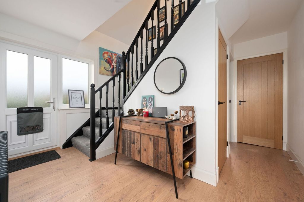 Property photo 2 of 25