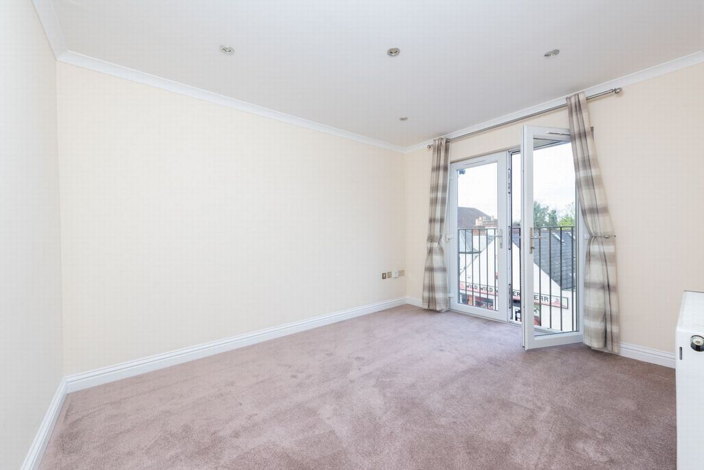 Property photo 3 of 7 Living Room