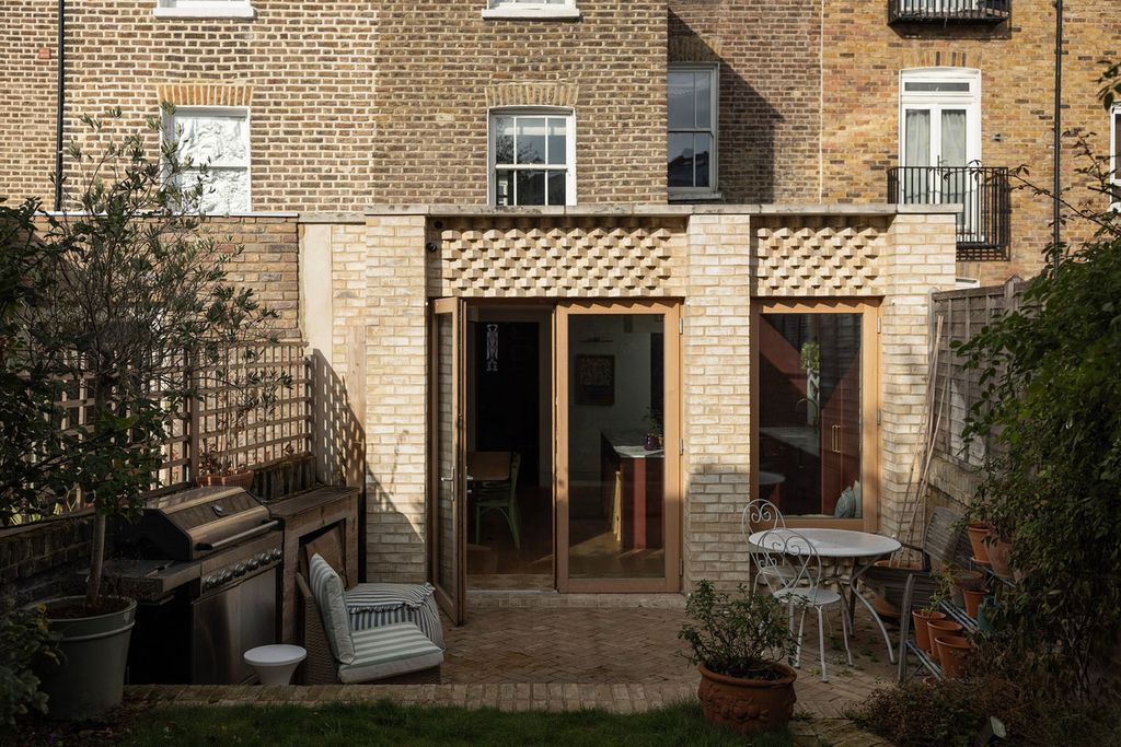 Property photo 3 of 42
