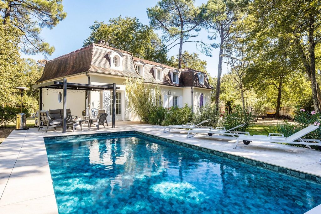 Property photo 1 of 20 Cestas – Elegant Renovated Family Home – Garden – Heated Swimming Pool