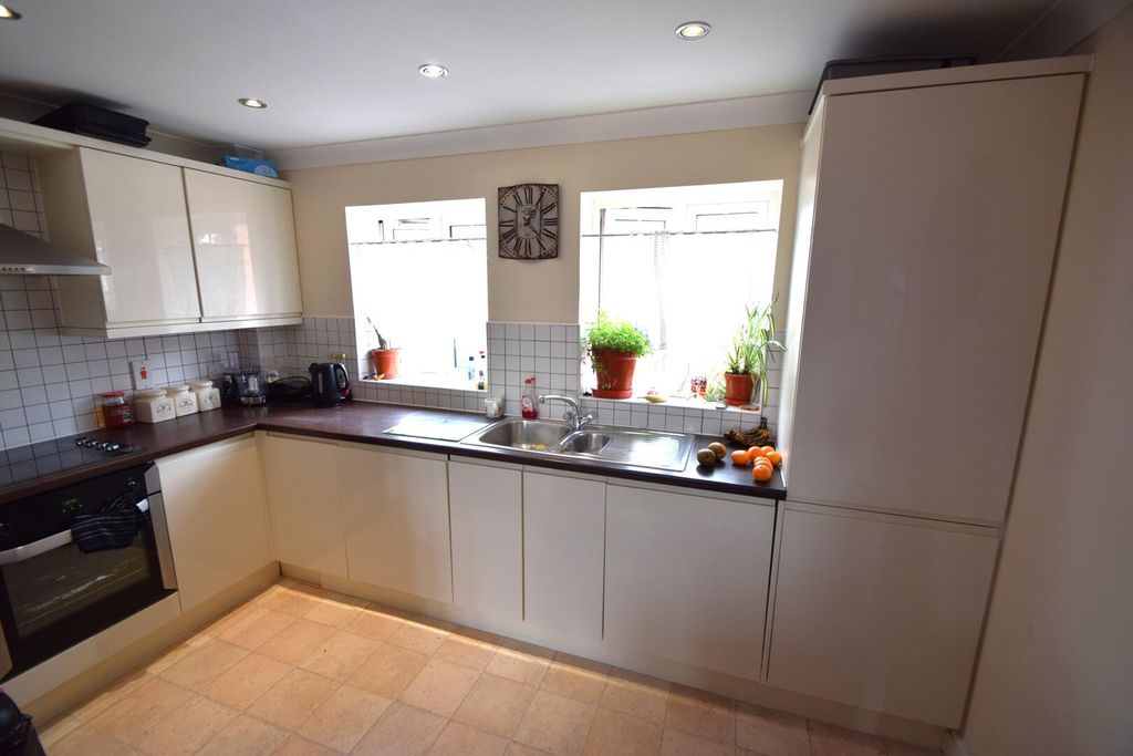 Property photo 2 of 6 Kitchen