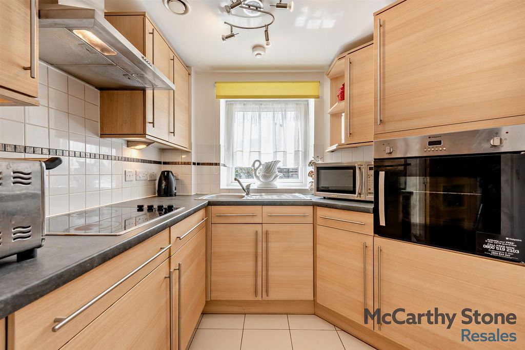 Property photo 3 of 22 8695978-Interior10-800.Jpg