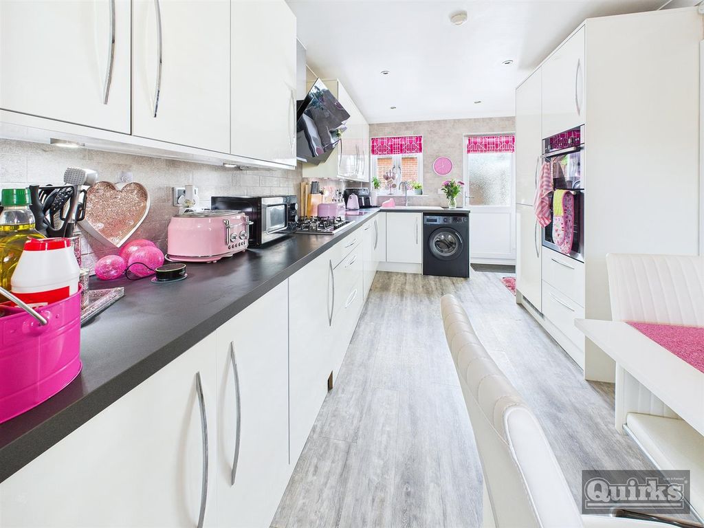 Property photo 3 of 16 Cam02342G0-Pr0143-Still003.Jpg