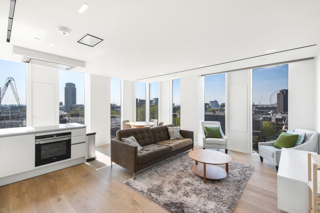 Property photo 1 of 8 Living