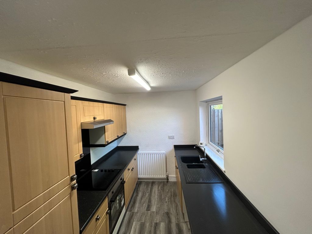 Property photo 3 of 7 Kitchen