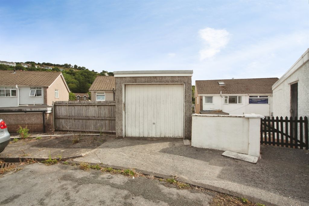 Property photo 3 of 21