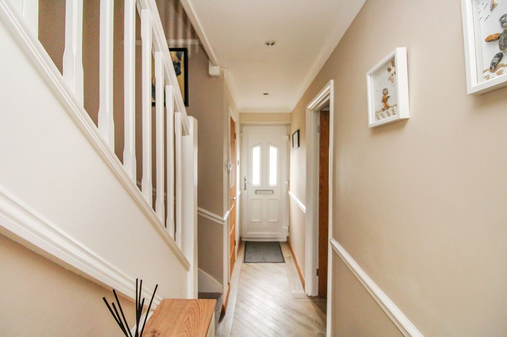 Property photo 2 of 15 Entrance Hall