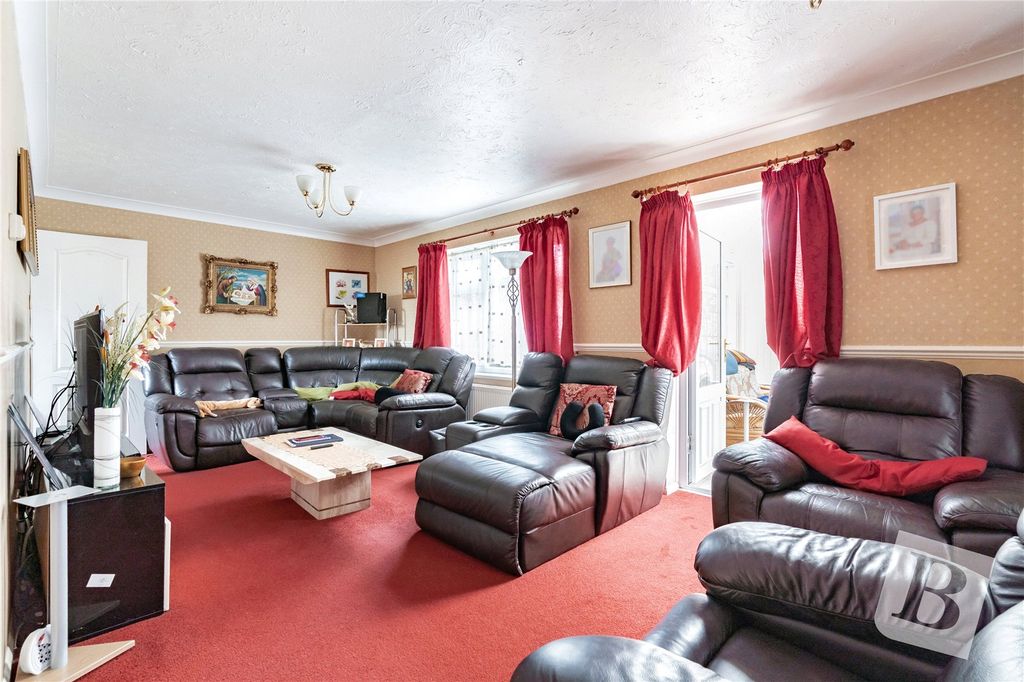 Property photo 3 of 18 Living Room
