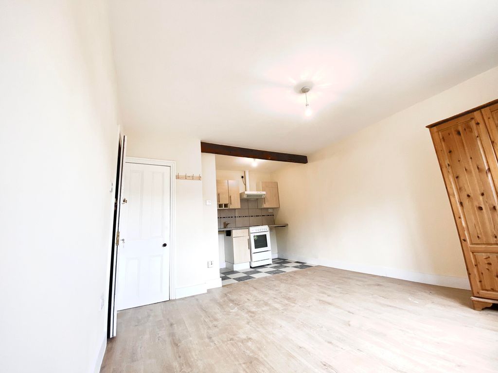 Property photo 1 of 4 Bedroom