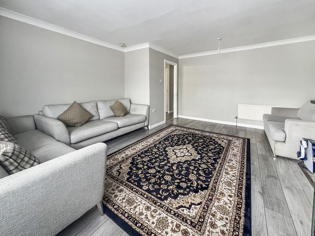 Property photo 3 of 10 Living Room