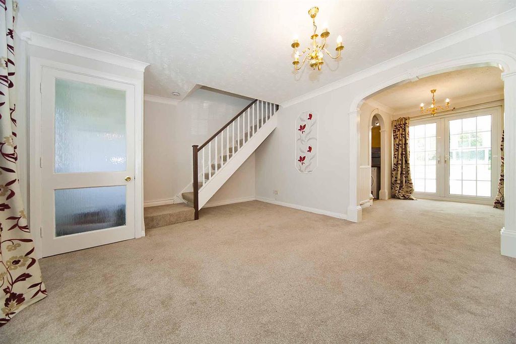 Property photo 2 of 23
