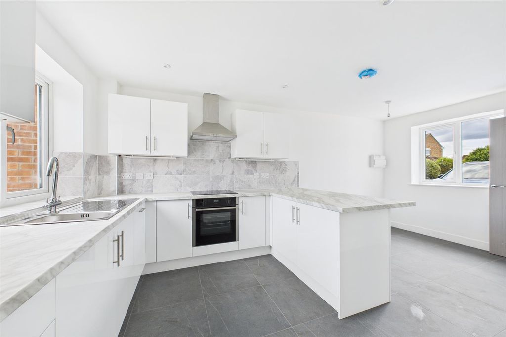 Property photo 2 of 16 Kitchen Diner