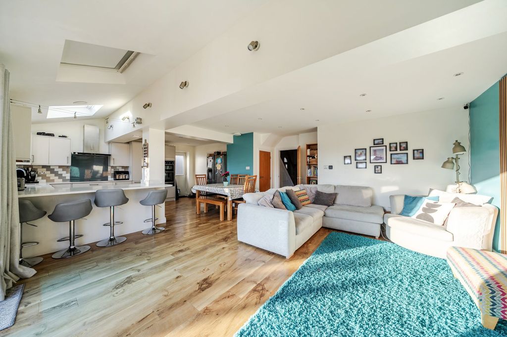 Property photo 2 of 21 Kitchen / Dining Room