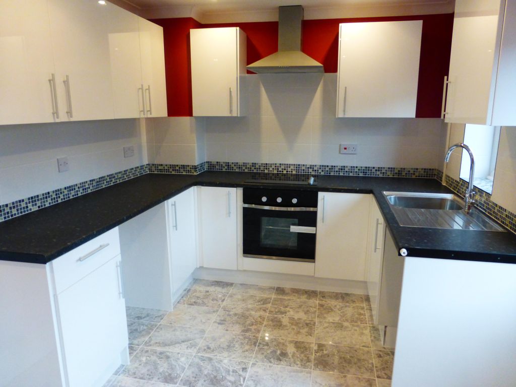 Property photo 3 of 7 Kitchen