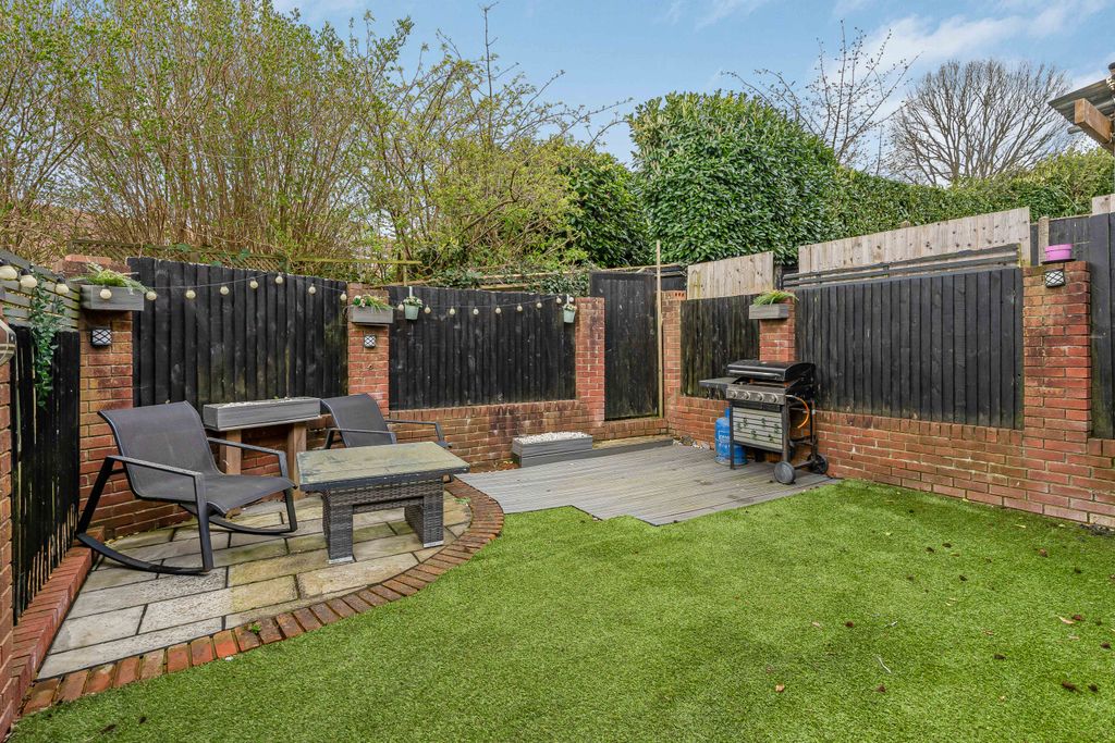 Property photo 3 of 19 Garden