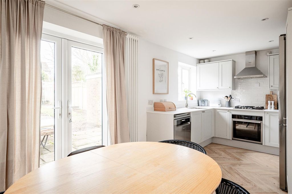 Property photo 3 of 17 106 Vale Road-6.Jpg