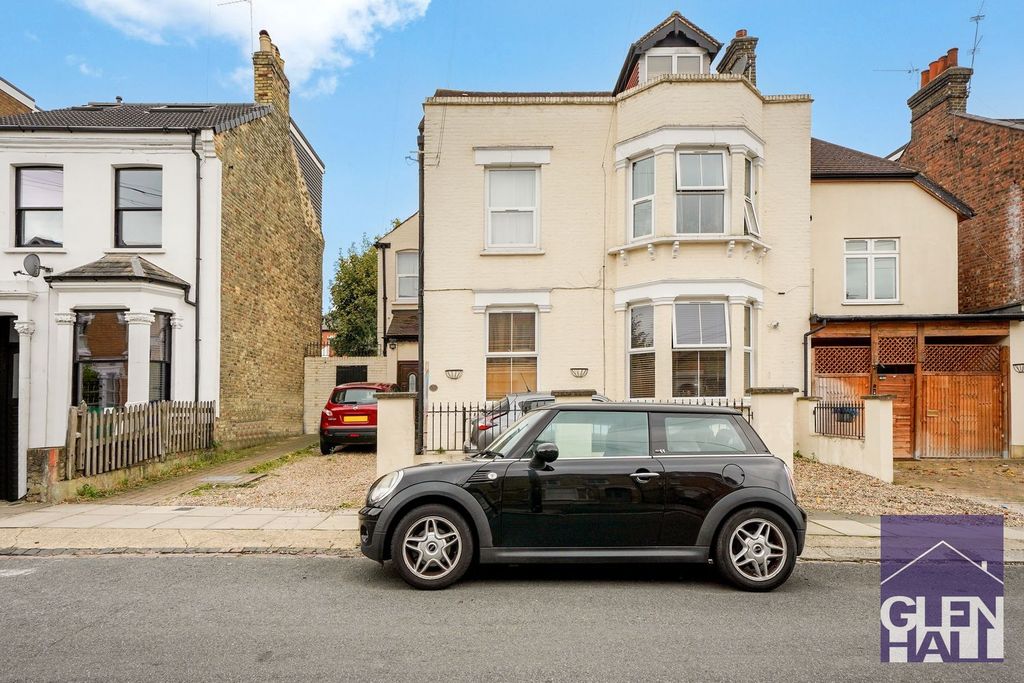 Property photo 1 of 11