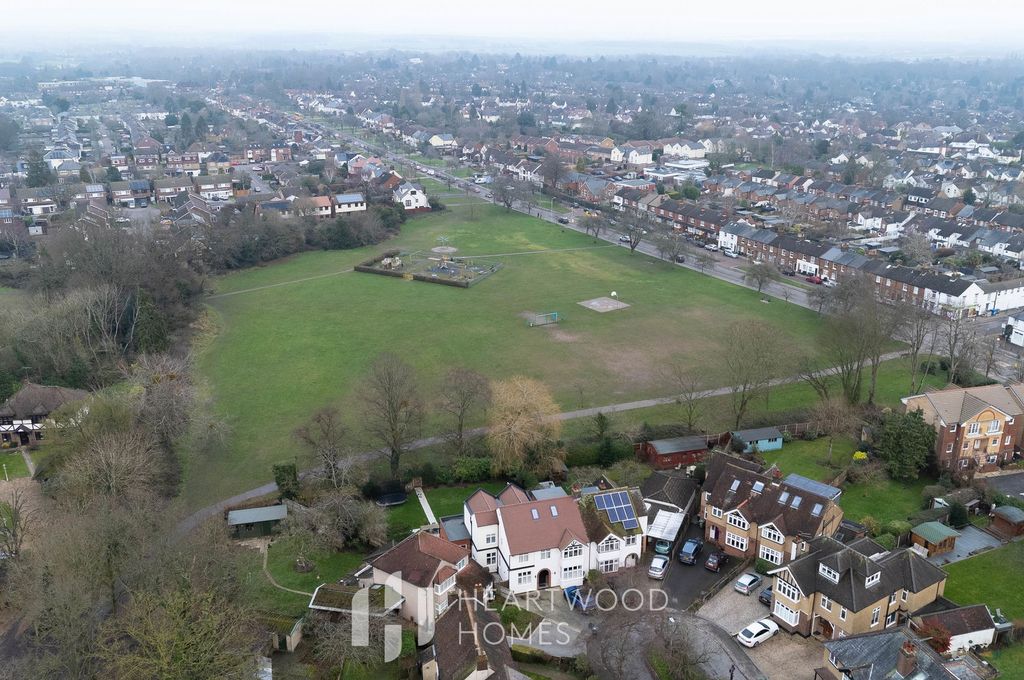 Property photo 3 of 24