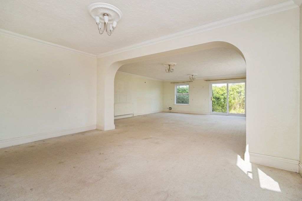 Property photo 3 of 20 Pbox-Img.Jpg