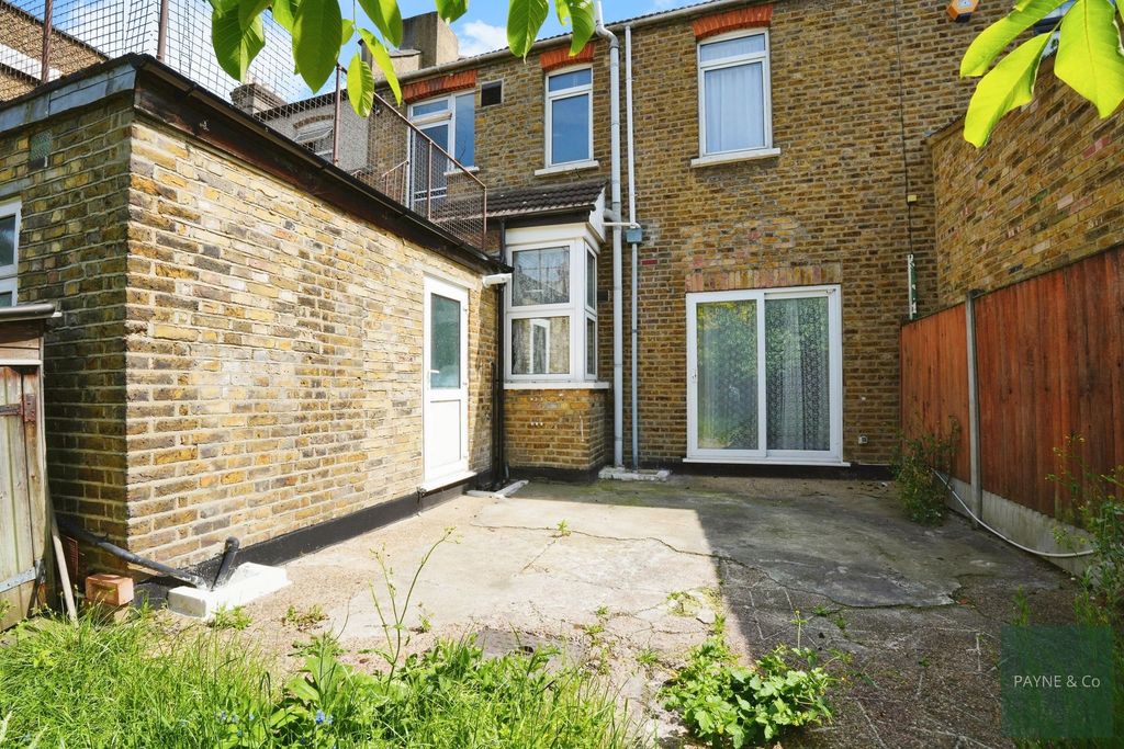 Property photo 2 of 21