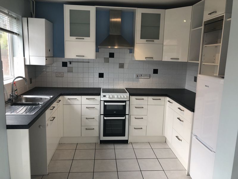 Property photo 2 of 14 Kitchen