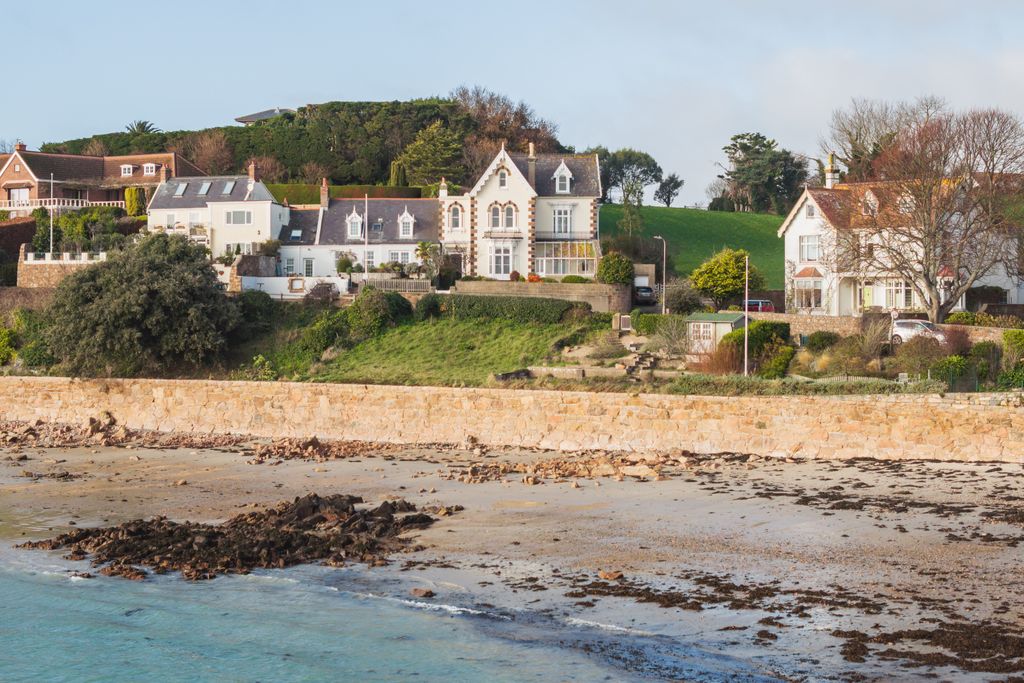 Property photo 1 of 20