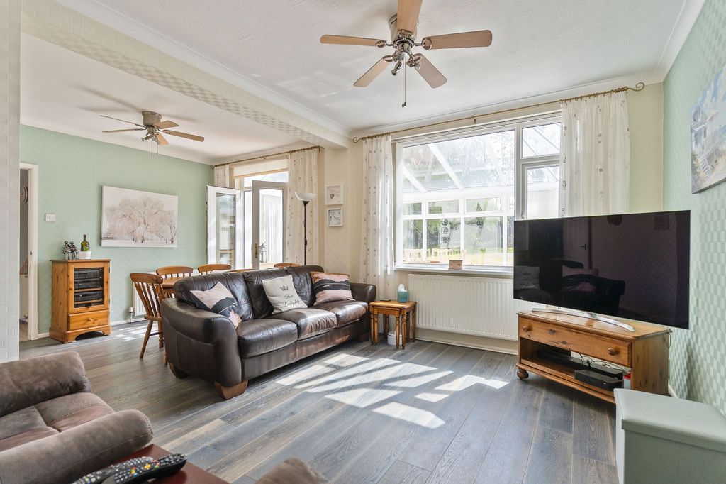 Property photo 3 of 32