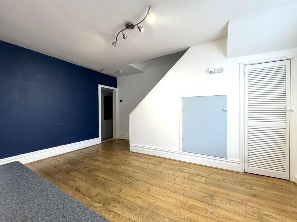 Property photo 3 of 16 Dining Area.