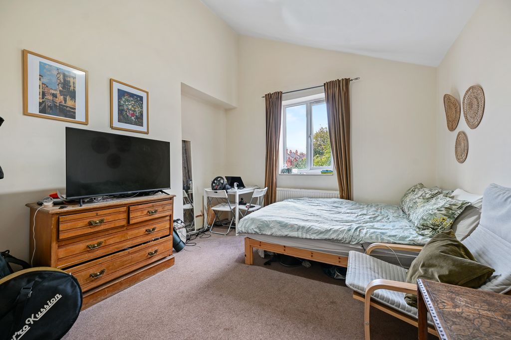Property photo 2 of 6