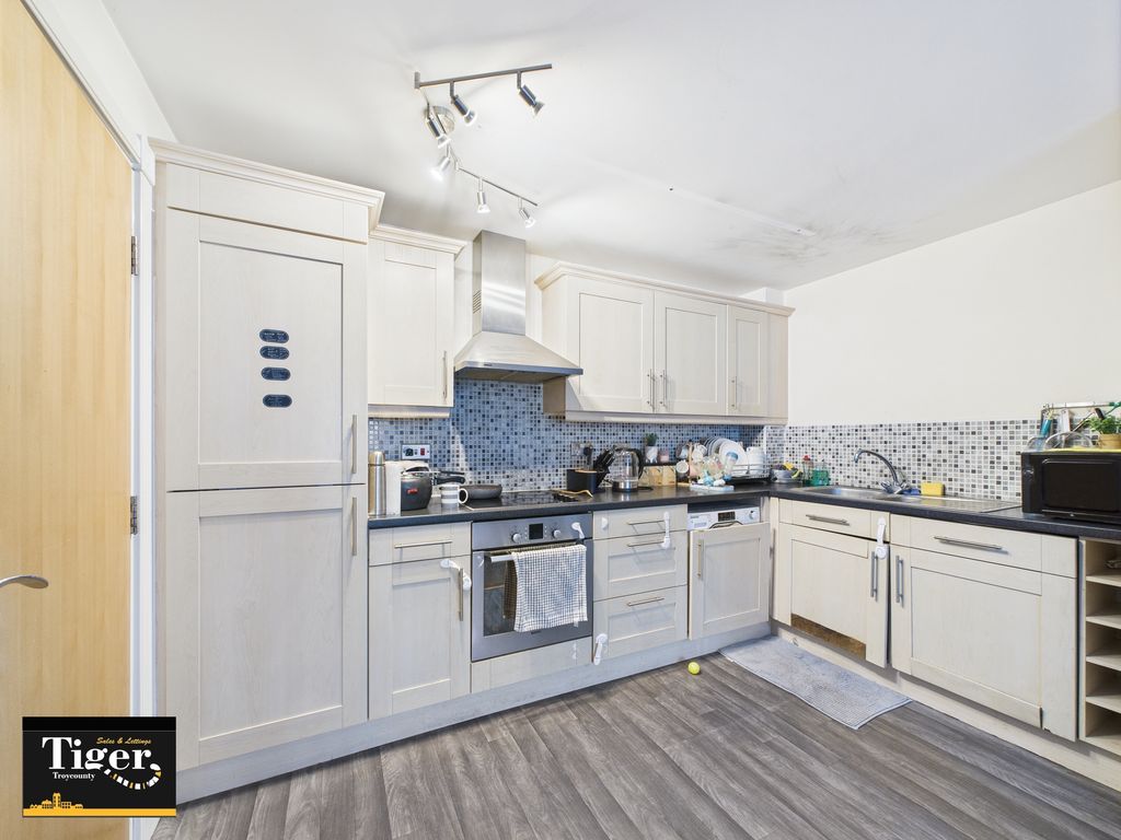 Property photo 3 of 10 Cam02176G0-Pr0599-Still002